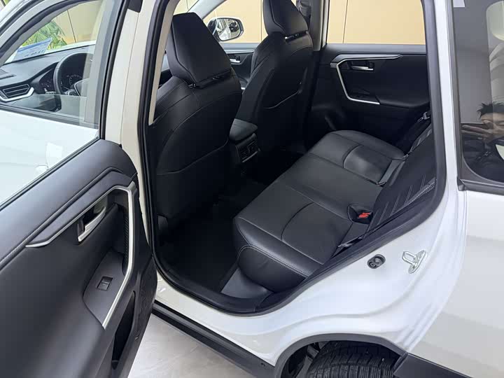 Фото 8 - Toyota Wildlander