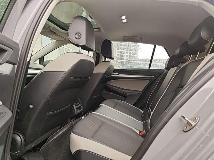 Фото 8 - Volkswagen Golf