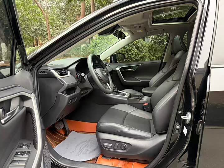 Фото 6 - Toyota Wildlander