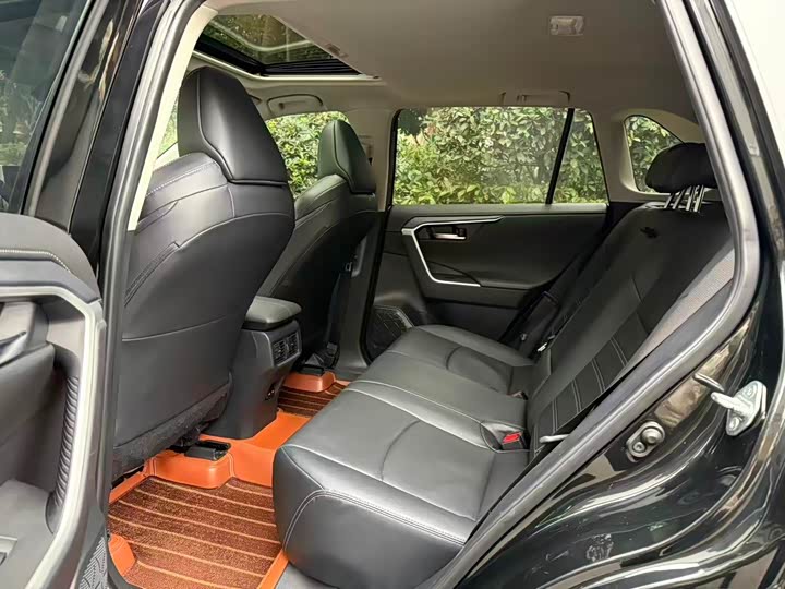 Фото 9 - Toyota Wildlander