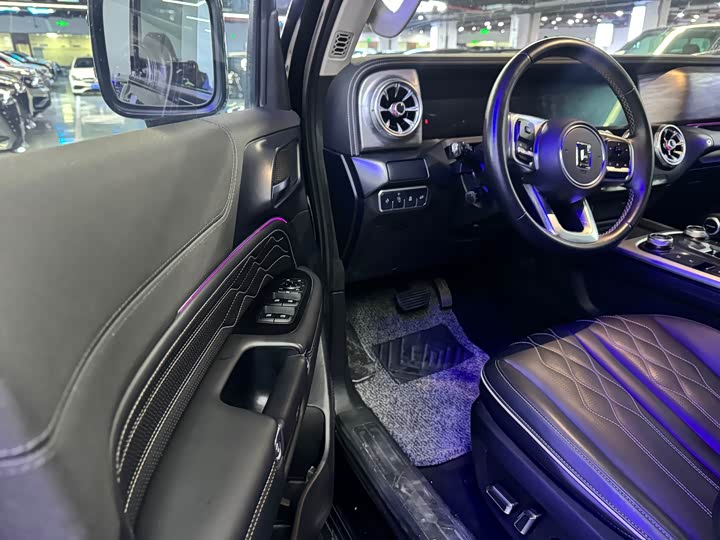 Фото 4 - Tank 300