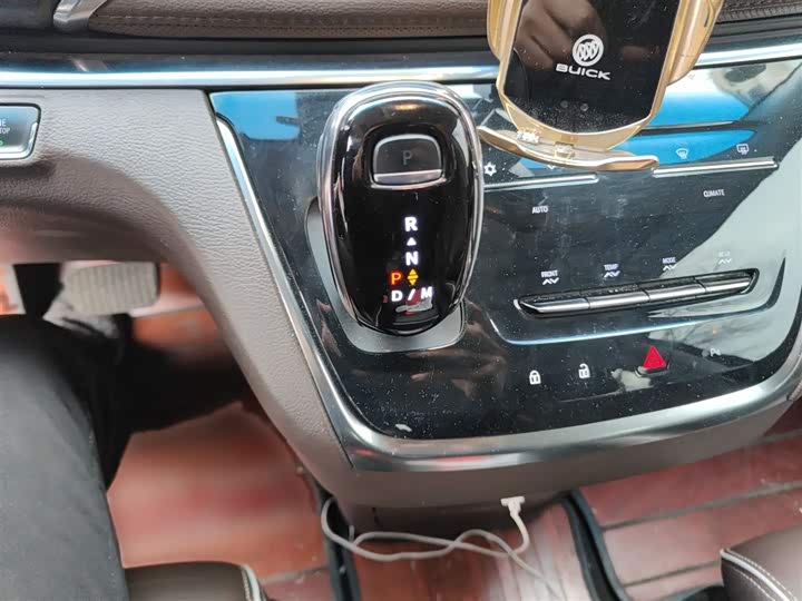 Фото 7 - Buick GL8 ES