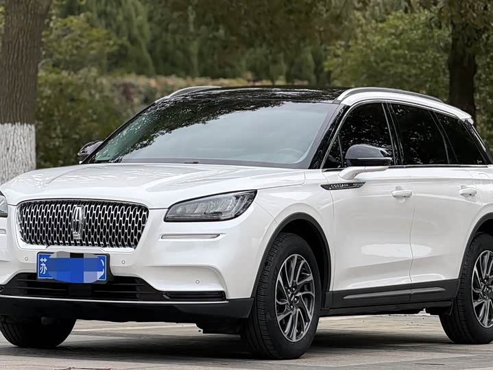 Фото 1 - Lincoln Corsair