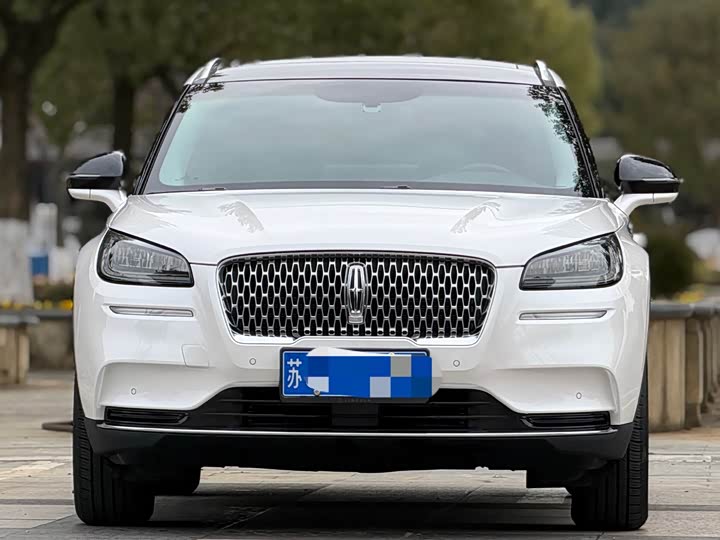 Фото 2 - Lincoln Corsair