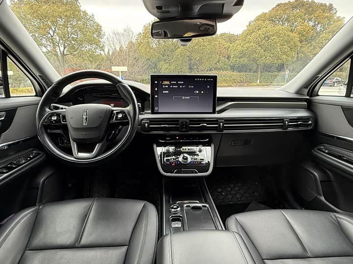 Фото 8 - Lincoln Corsair