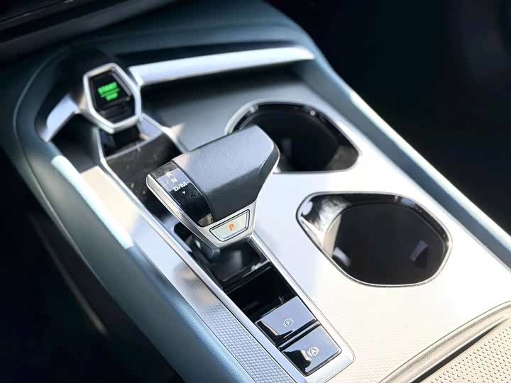 Фото 9 - MG Motor 7