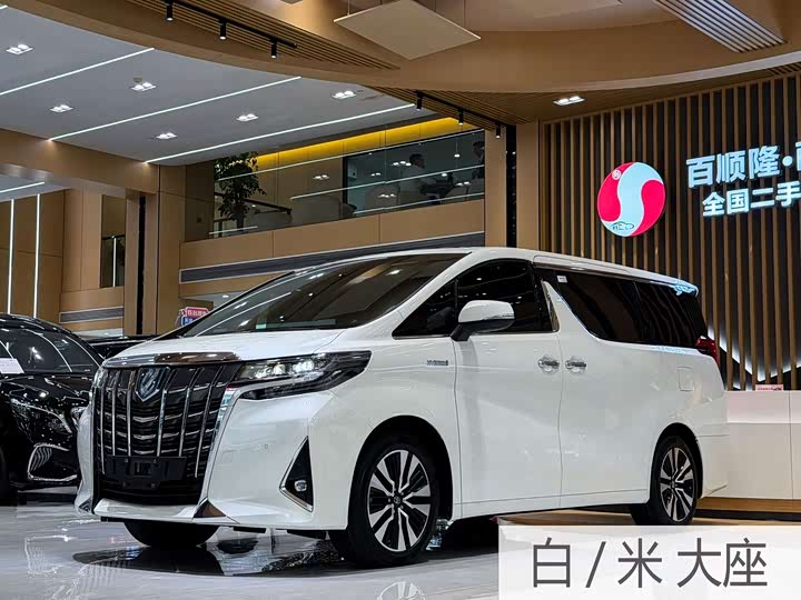 Фото 1 - Toyota Alphard