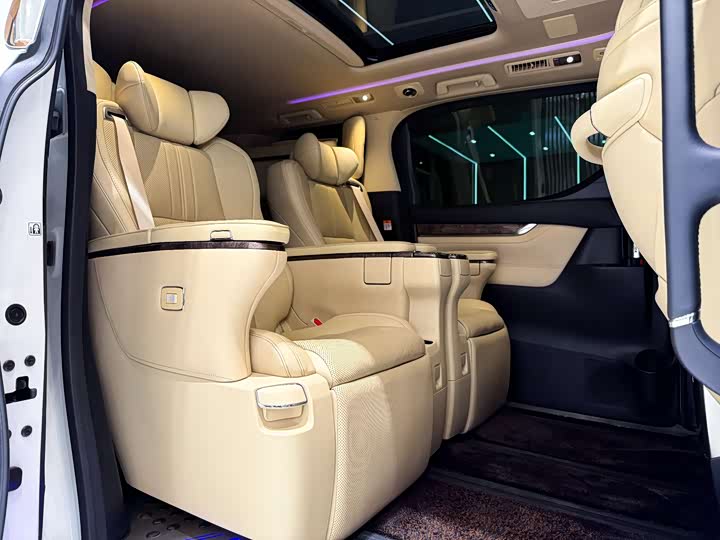 Фото 5 - Toyota Alphard