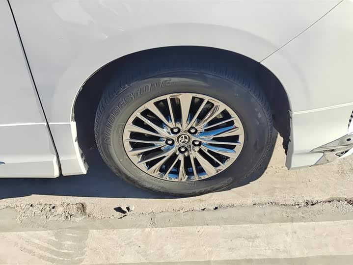 Фото 6 - Toyota Vellfire