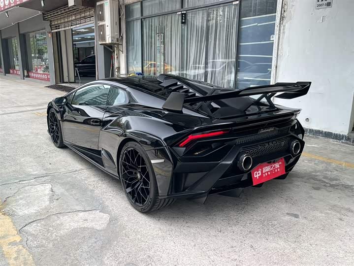 Фото 4 - Lamborghini Huracán