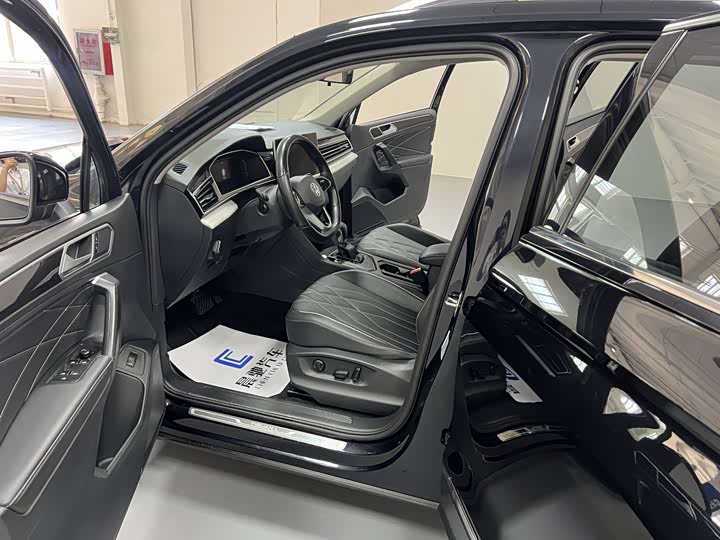 Фото 8 - Volkswagen Tiguan L Pro