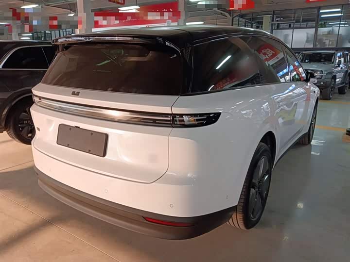 Фото 7 - LiXiang i8