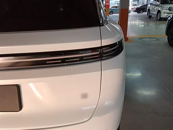 Фото 8 - LiXiang i8