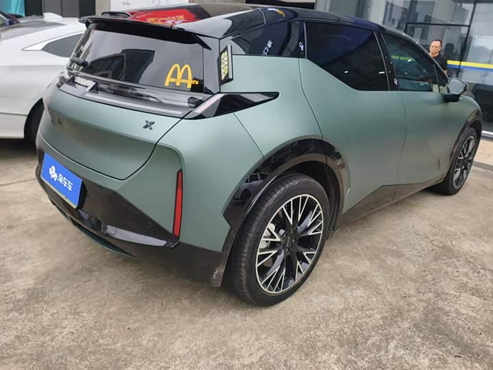 Фото 3 - Zeekr X