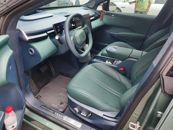 Фото 9 - Zeekr X