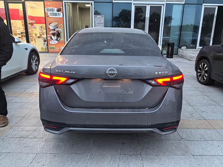 Фото 7 - Nissan Sylphy