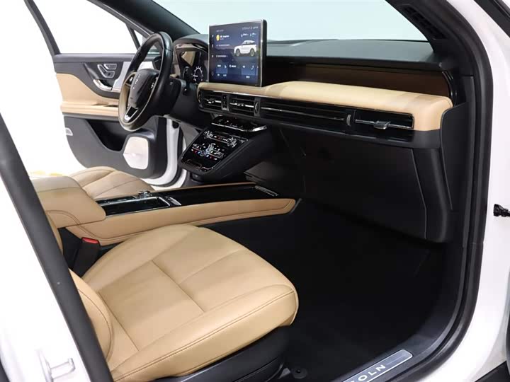 Фото 8 - Lincoln Corsair