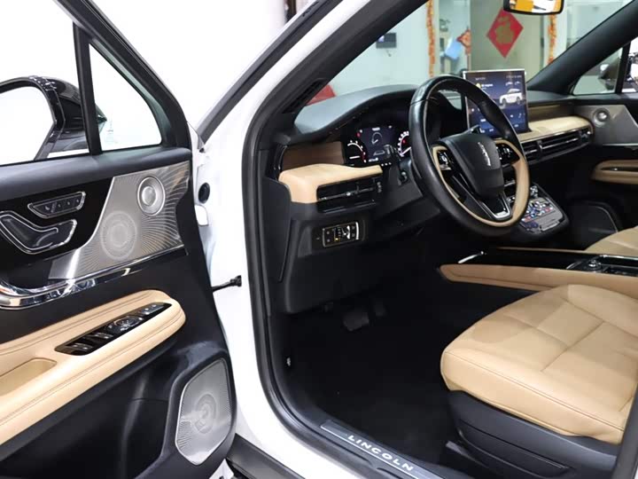 Фото 9 - Lincoln Corsair