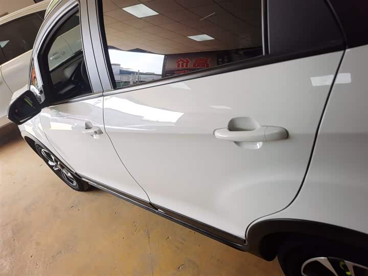 Фото 5 - Geely Geometry EX3