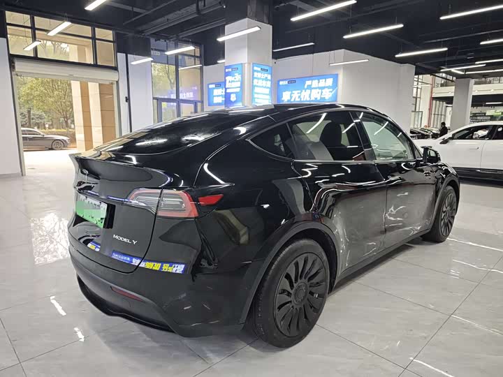 Фото 8 - Tesla Model Y
