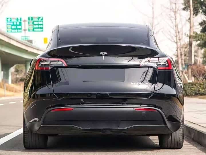 Фото 6 - Tesla Model Y
