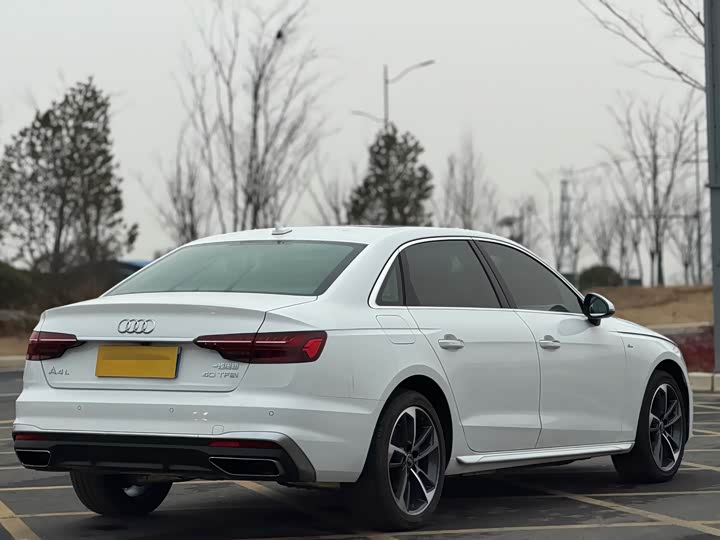 Фото 4 - Audi A4L