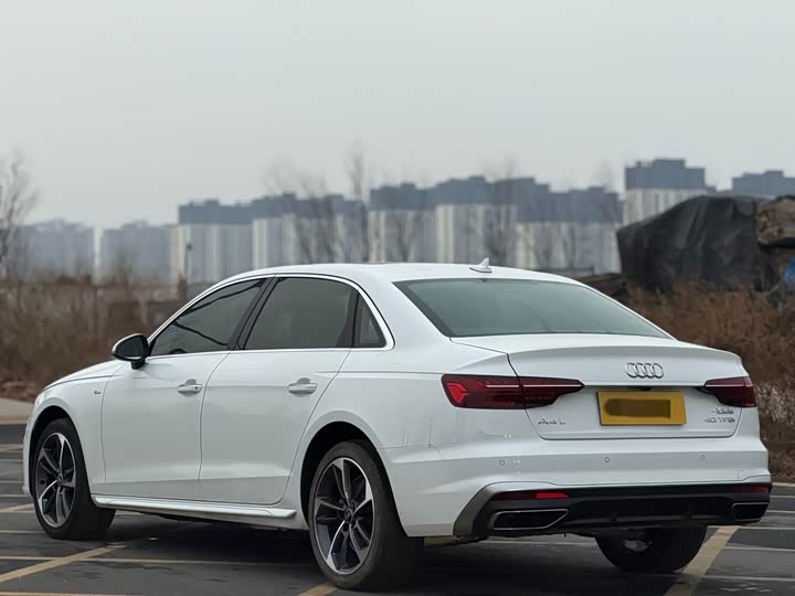 Фото 6 - Audi A4L