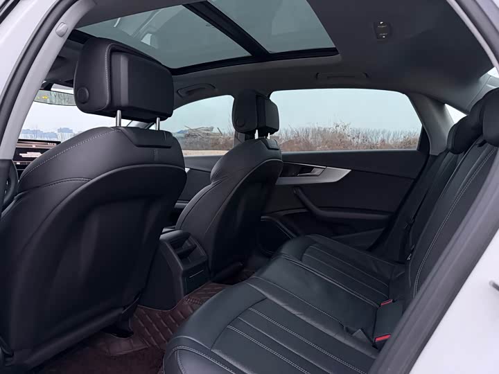 Фото 8 - Audi A4L