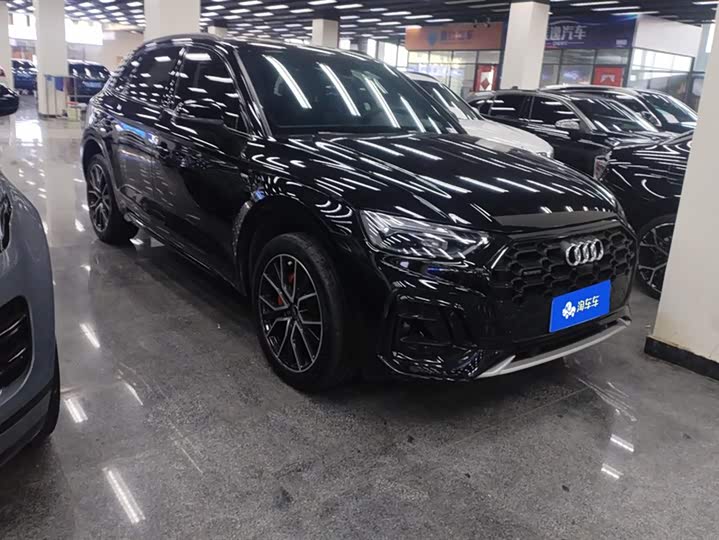 Фото 1 - Audi Q5L