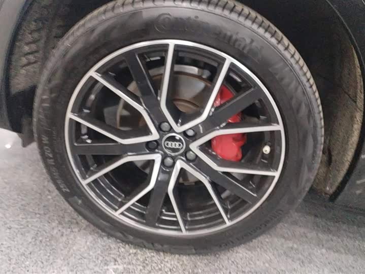 Фото 6 - Audi Q5L