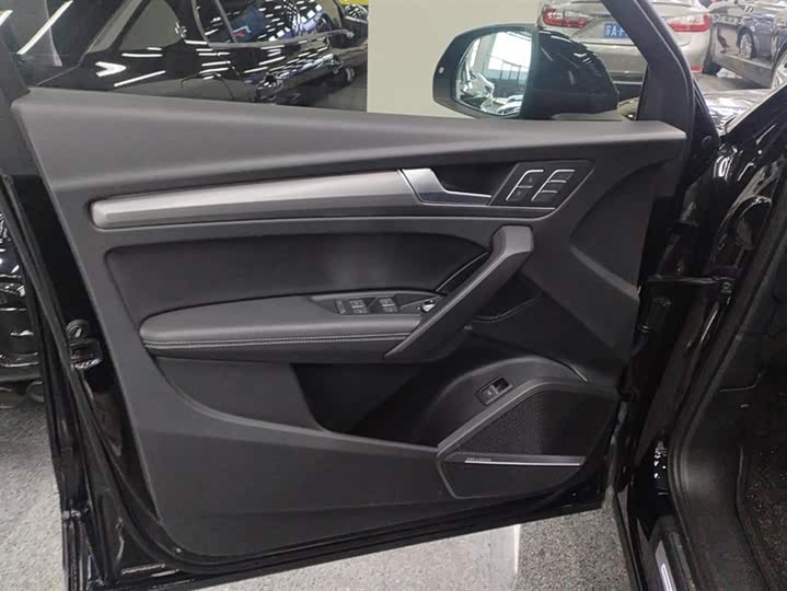 Фото 7 - Audi Q5L