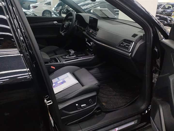 Фото 8 - Audi Q5L