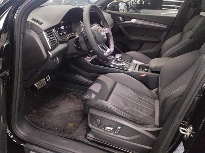 Фото 9 - Audi Q5L