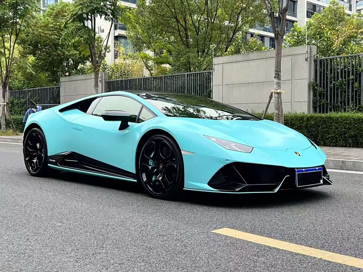 Фото 1 - Lamborghini Huracán