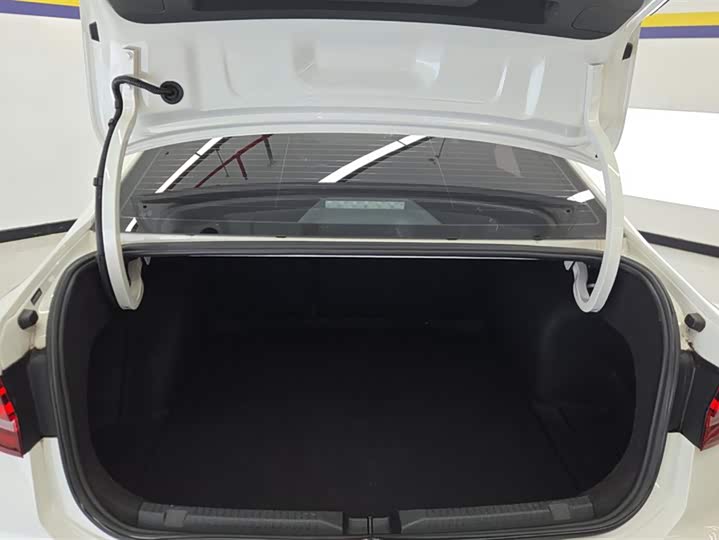 Фото 4 - Volkswagen Lavida