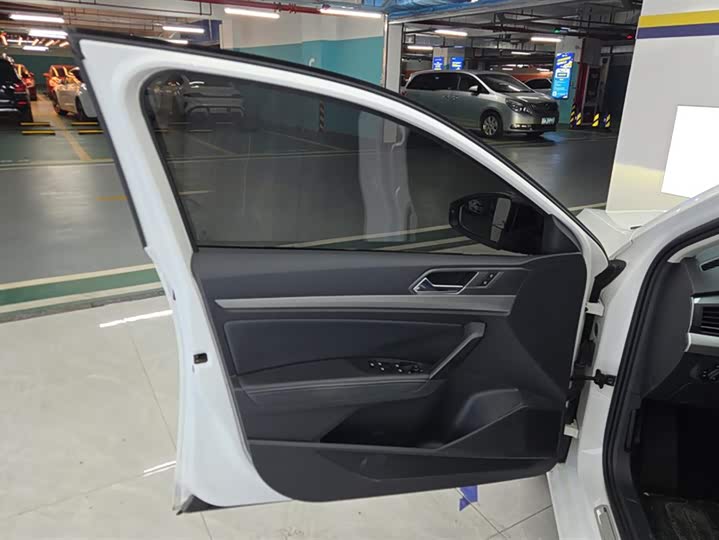 Фото 7 - Volkswagen Lavida