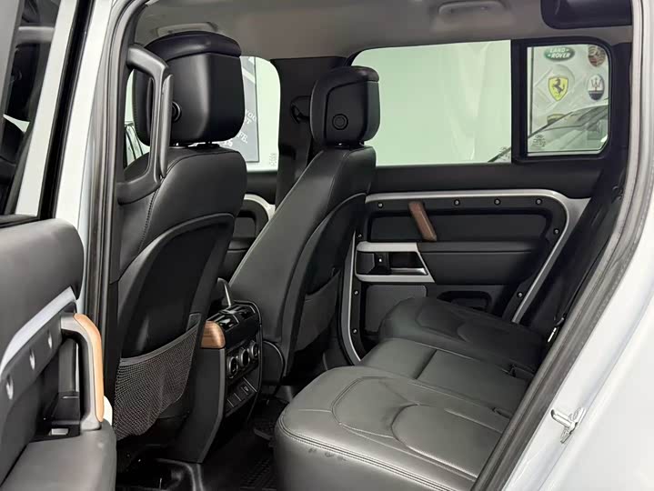 Фото 7 - Land Rover Defender