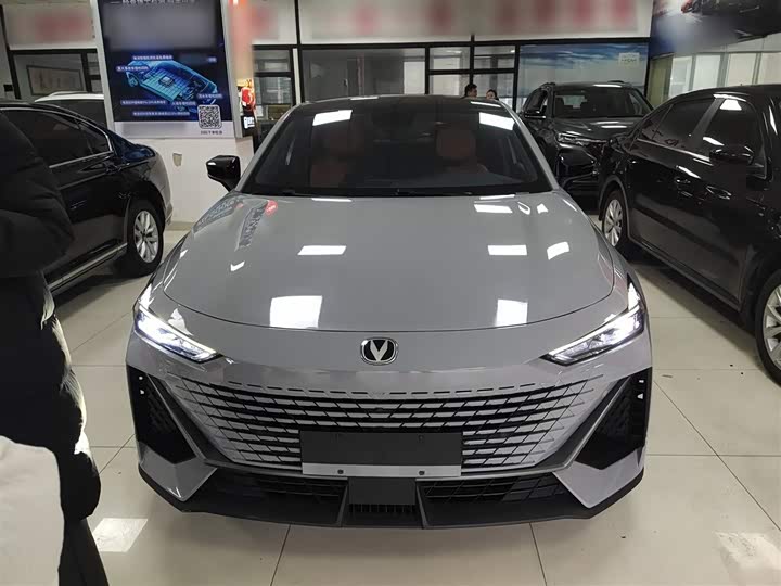 Фото 3 - Changan UNI-V