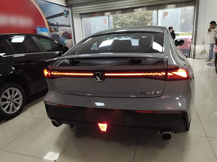 Фото 6 - Changan UNI-V