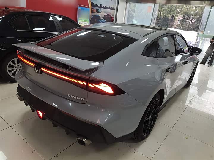 Фото 7 - Changan UNI-V