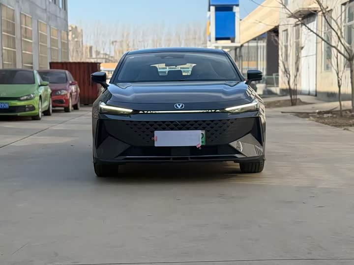 Фото 2 - Changan UNI-V Hybrid