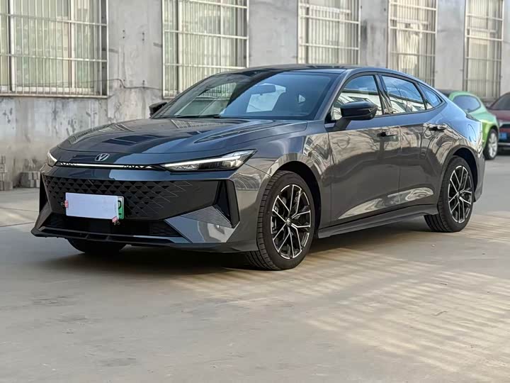 Фото 3 - Changan UNI-V Hybrid