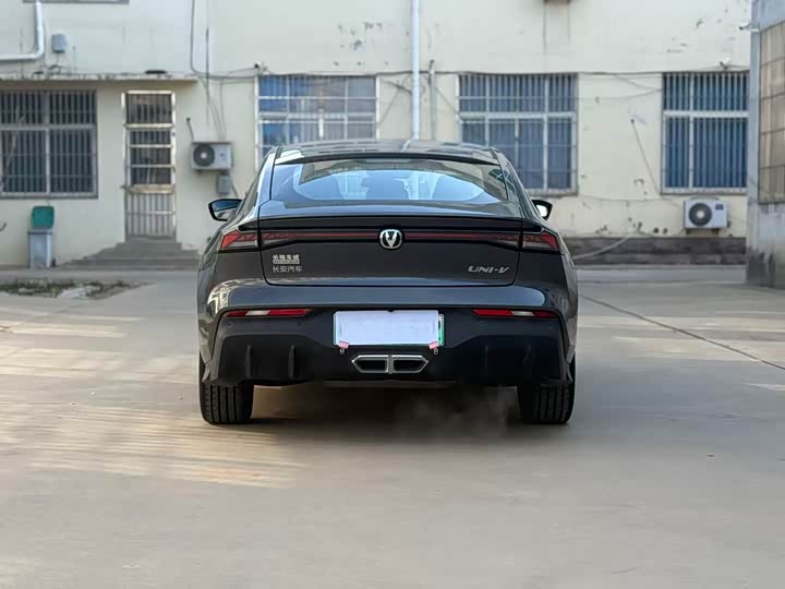 Фото 8 - Changan UNI-V Hybrid