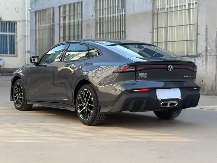 Фото 9 - Changan UNI-V Hybrid