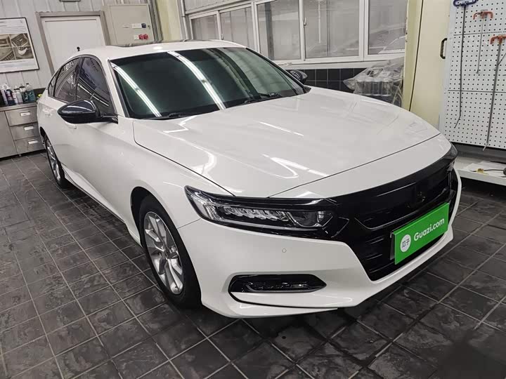 Фото 4 - Honda Accord