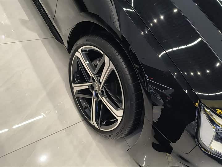 Фото 6 - Audi A4L