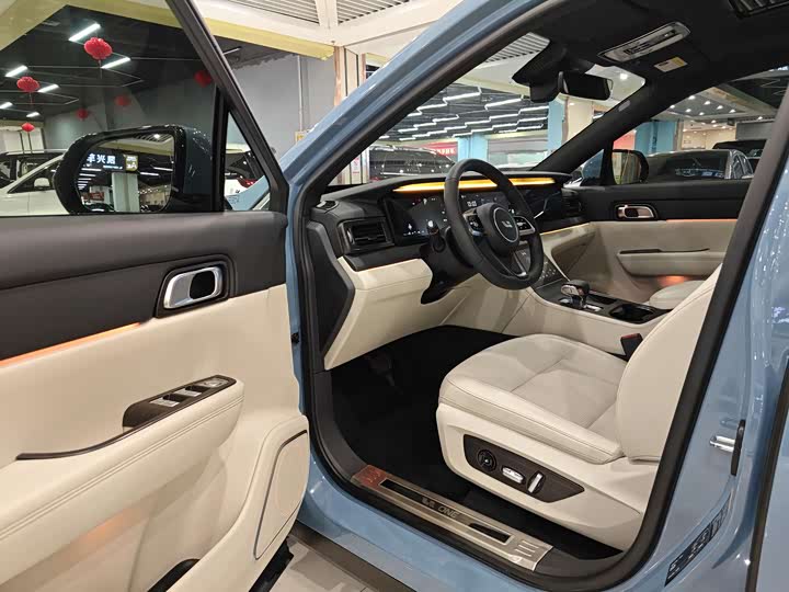 Фото 4 - LiXiang One