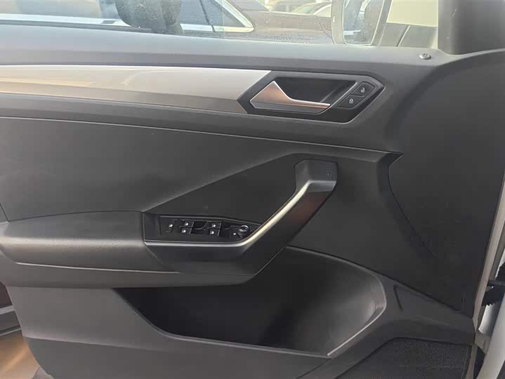 Фото 7 - Volkswagen T-Roc