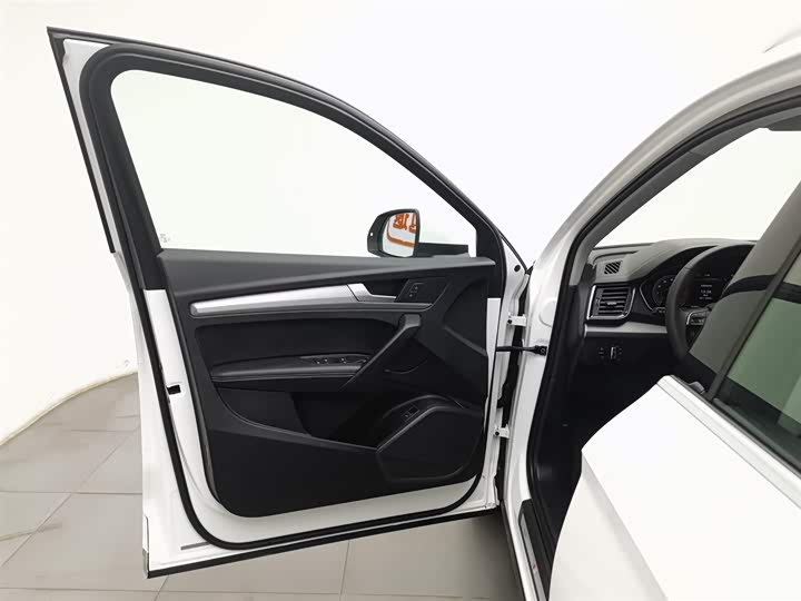 Фото 8 - Audi Q5L