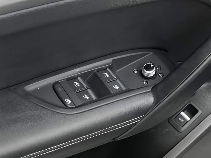 Фото 9 - Audi Q5L